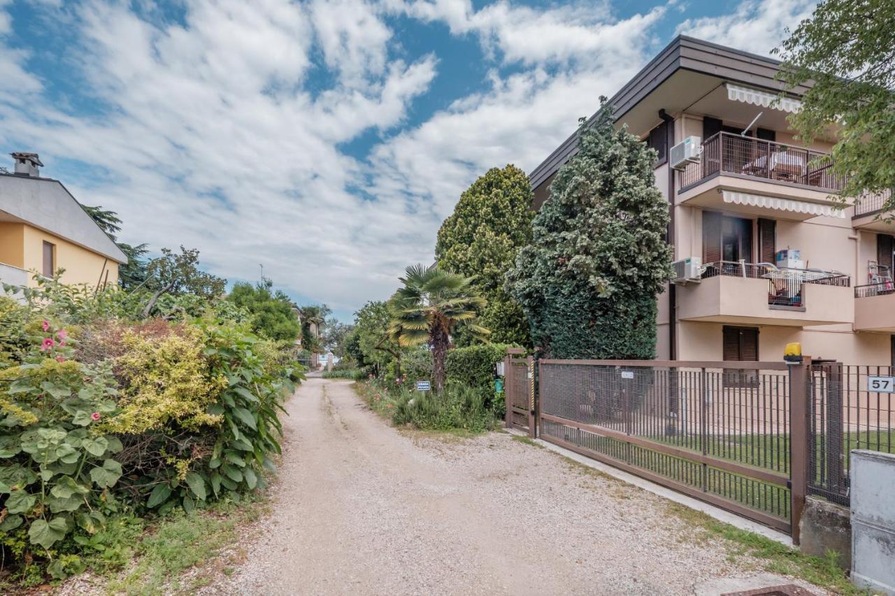 Casa Lugana 15 - Monolocale Con Piscina Fronte Lago Sirmione Buitenkant foto