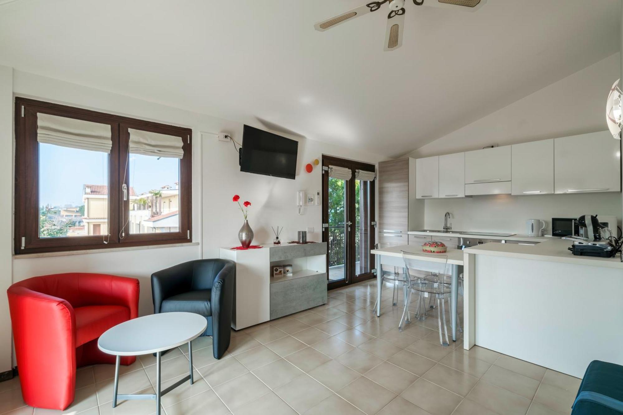 Casa Lugana 15 - Monolocale Con Piscina Fronte Lago Sirmione Buitenkant foto